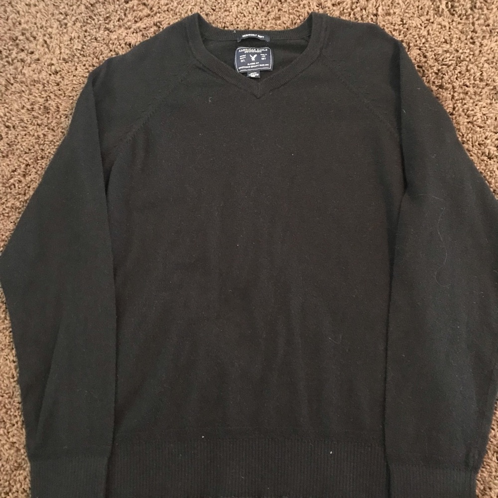 American Eagle vneck light sweater $15